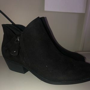 Women’s Booties Size 10w